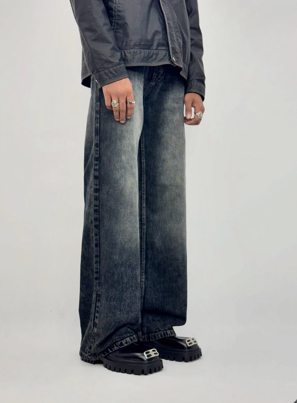 STRAIGHT FIT JEANS